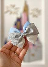Load image into Gallery viewer, Charm Triple Pinch Hair Bows
