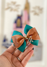 Load image into Gallery viewer, Charm Triple Pinch Hair Bows

